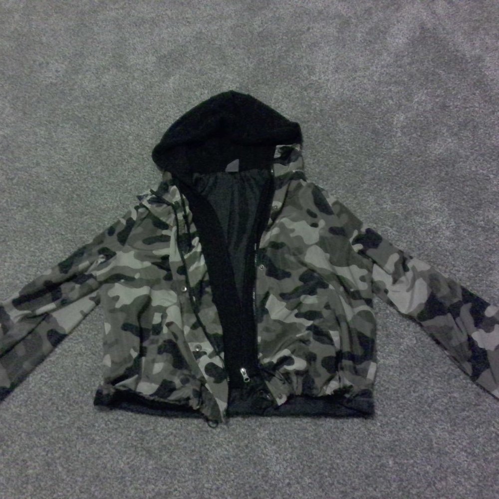 No boundaries camouflage raincoat